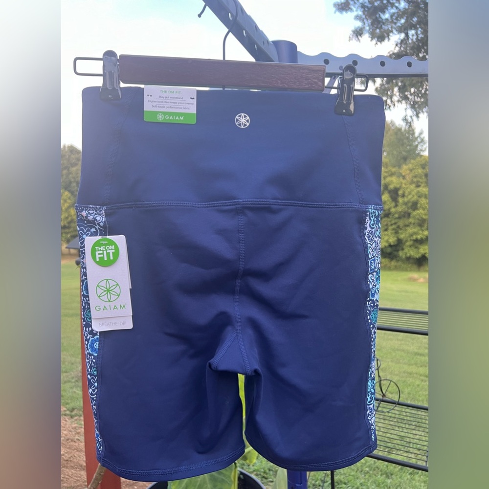Gaiam OM High Rise Short Vita Print Medieval Blue Size Small
